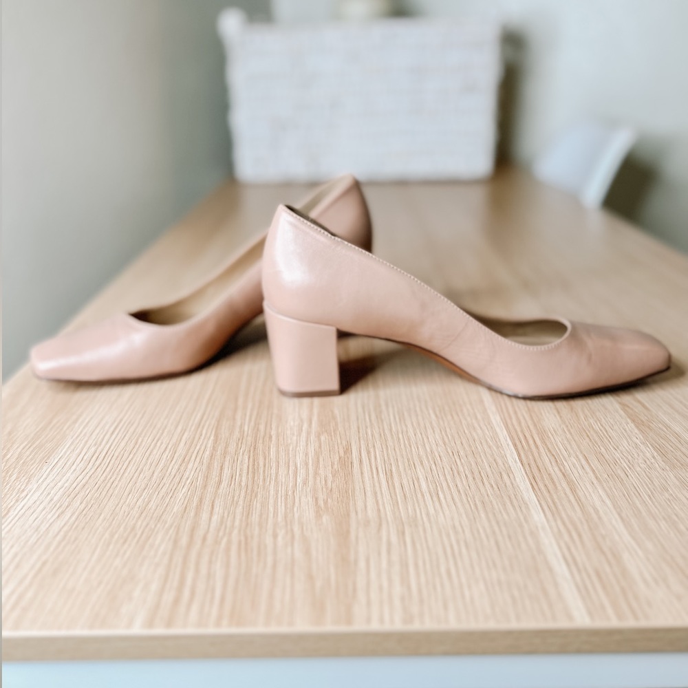 NATURALIZER BEIGE BLOCK HEELS